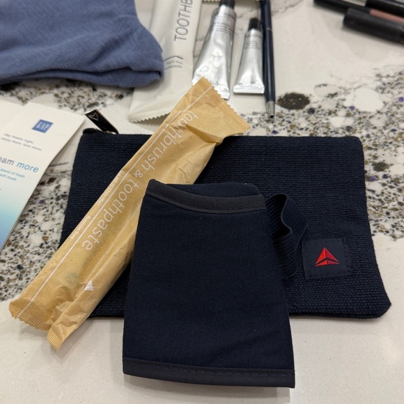 First Class Amenity Missoni Cosmetic Bag, Dior , Essie, Kiko, olive and June ++ - Picture 4 of 5